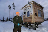 Maanviljelijä Matti Vilénin kyttäyskoppi on omatekoinen ja valmistettu enimmäkseen kierrätysmateriaaleista.