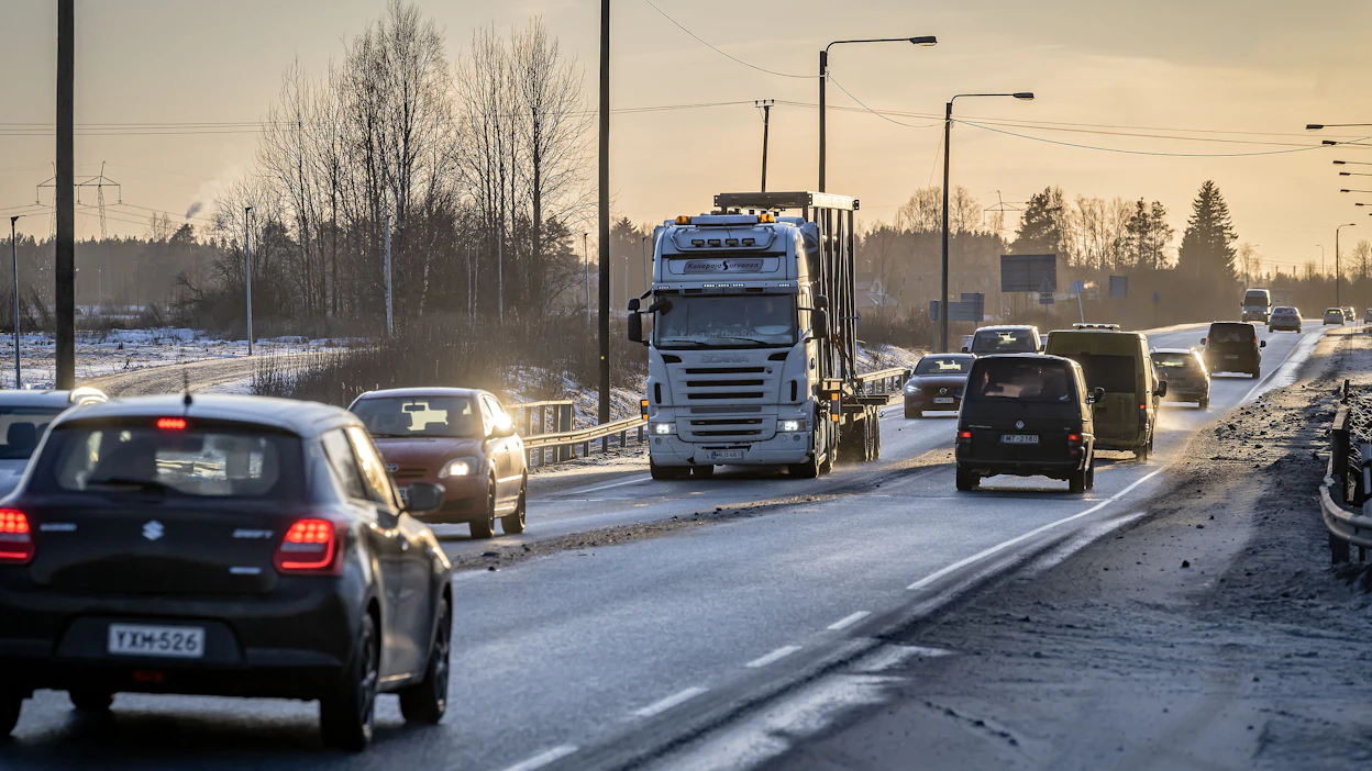 Hyytävät pakkaset lisäävät vaikeuskerrointa autoilussa monin tavoin.