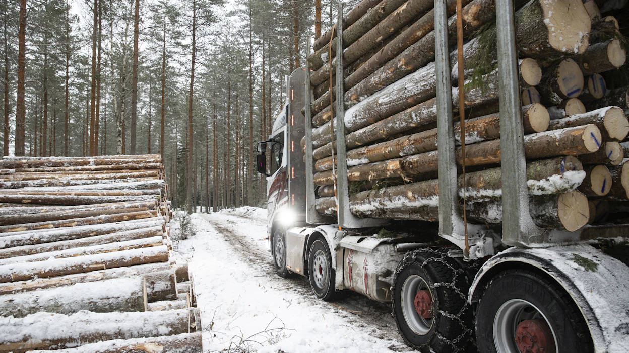 Kuljetus- ja koneyrittäjät kaipaavat nopeaa helpotusta polttoainekustannusten nousuun.
