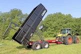 Camion HD on nykypäivän vaatimukset täyttävä ja monikäyttöinen vaunu ison traktorin perään. Vetokoneen paino ei määritä enää kuorman kokoa, vaan akseleiden kantavuus. Kaksiakselisen telin suurin sallittu paino sekä traktori- ja vaunuyhdistelmän tieliikenteessä on 18 tonnia, minkä lisäksi traktorin vetokoukulle voi kohdistaa enintään 3,5 tonnia. Camion HD 100 -kokoluokan vaunujen omapainot ovat 5-6 tonnia.