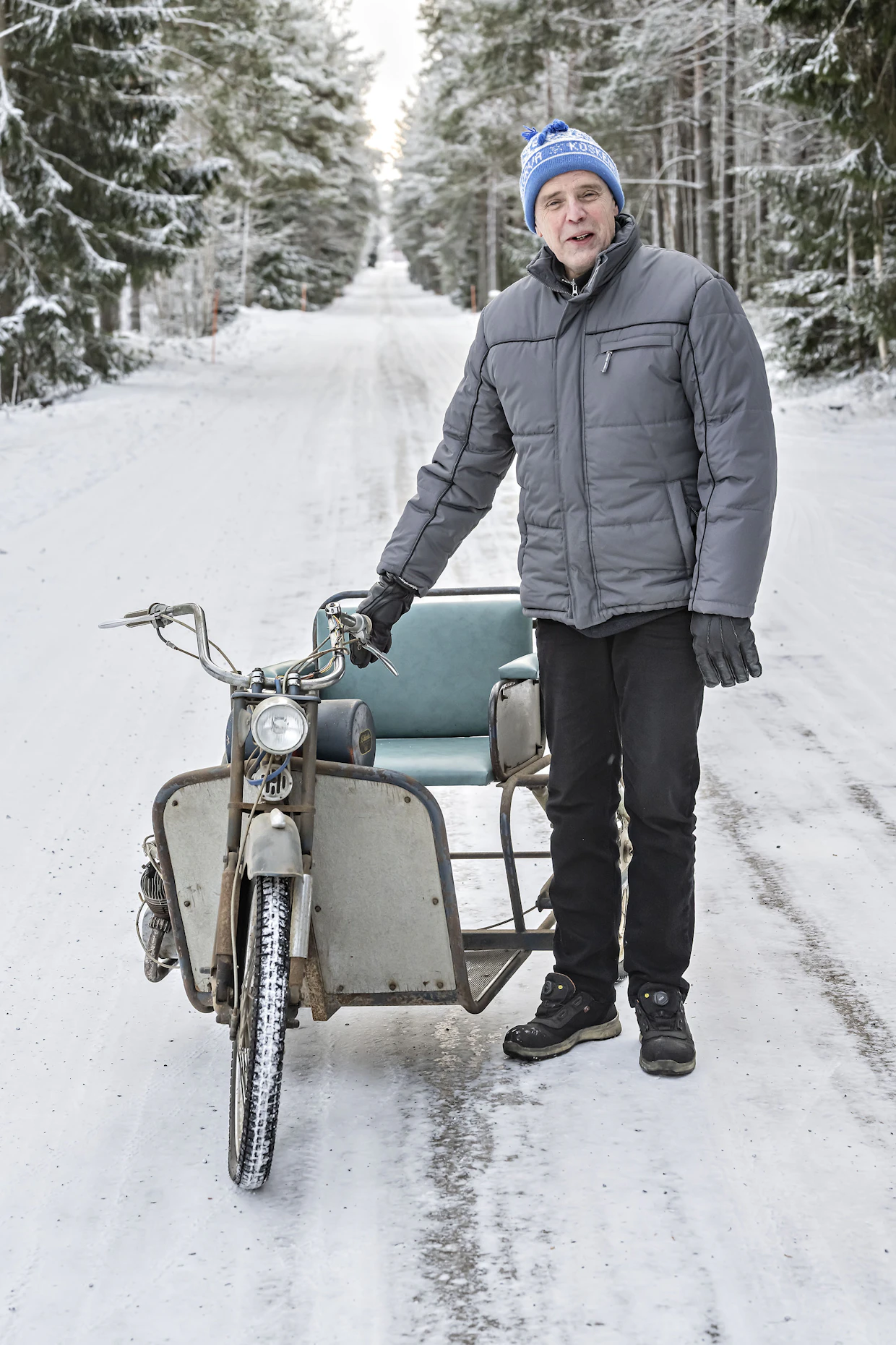 Monet ajokorttinsa menettäneet ikäihmiset ovat hankkineet Erkkolan. Kuvassa Markku Sivula.