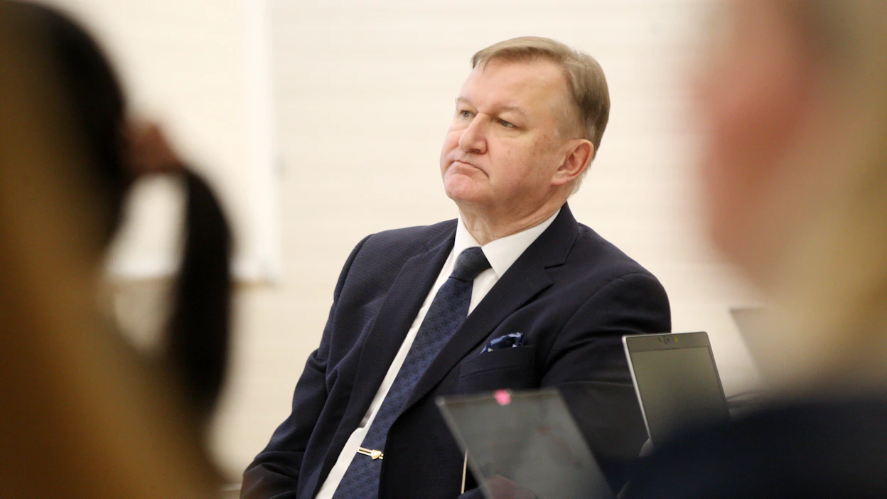 Hippoksen puheenjohtaja Antti Lehtisalo uskoo, että tietoa hevosalan leikkauksista pitäisi tulla lähiviikkoina. Samaten peliyhtiöratkaisun pitäisi edetä.