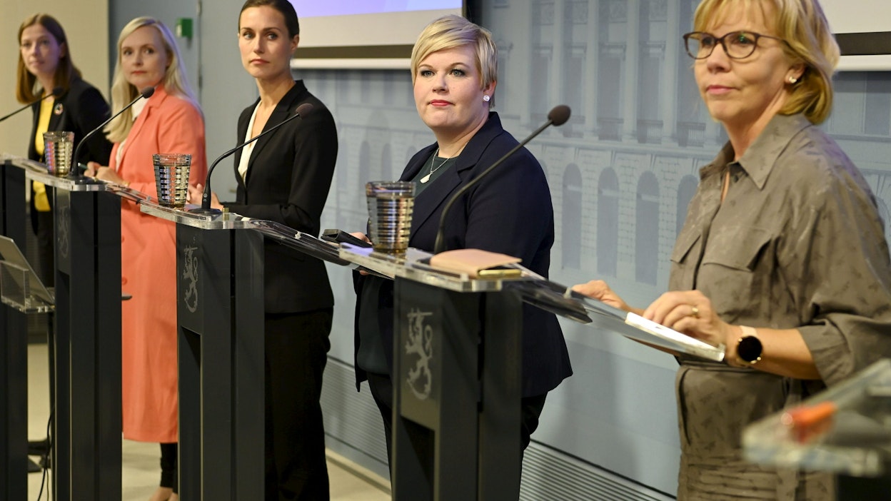 Hallituksen johtoviisikko kertoi budjettiriihen annista.