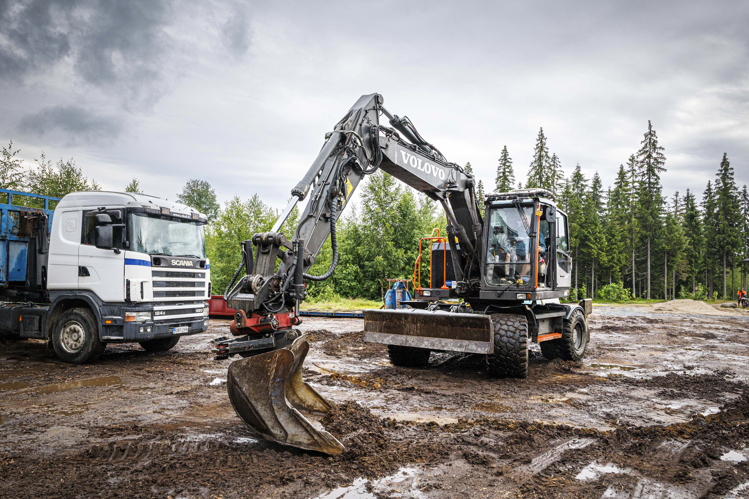Alueella ei hääri kaivuutöissä Volvo, vaan Volovo. ”Sisäpiiriläppä”, Mika Tevala sanoo.
