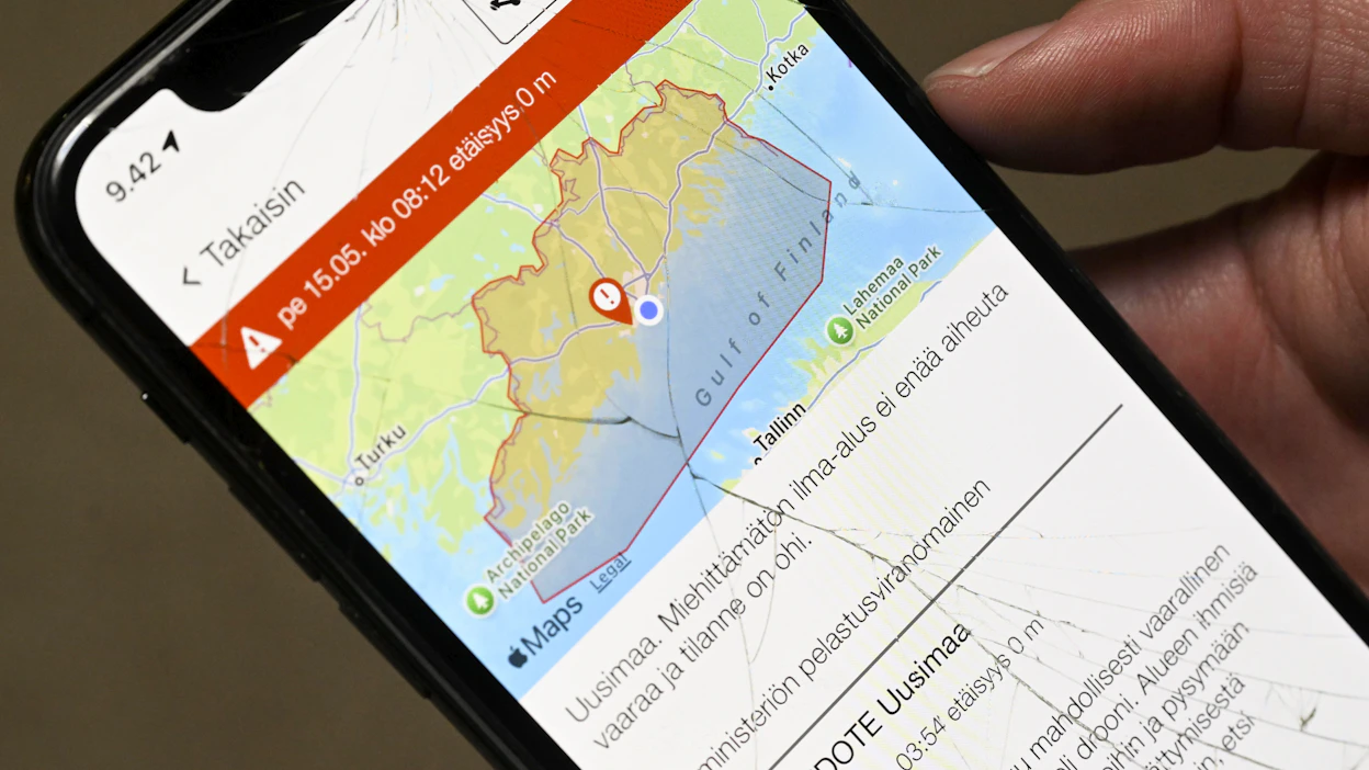 Lakimuutoksen tarpeellisuuteen havahduttiin viime keväänä, kun viranomaiset kehottivat vaaratiedotteessa ihmisiä pysymään sisätiloissa Uudellamaalla drooniuhan vuoksi. JADE SILPO / LEHTIKUVA.