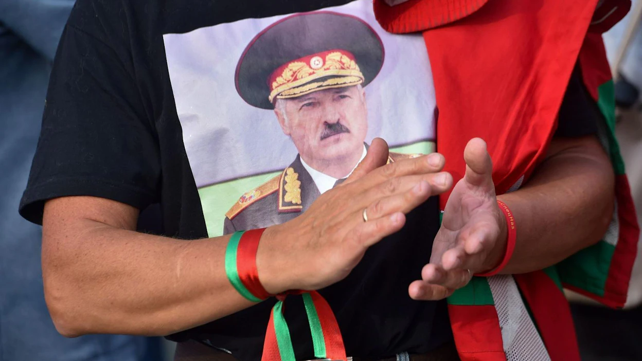 Itsevaltaisesti Valko-Venäjää johtava Lukashenko käski lauantaina puolustusministeriä ryhtymään toimiin puolustaakseen maan alueellista yhtenäisyyttä. LEHTIKUVA / AFP