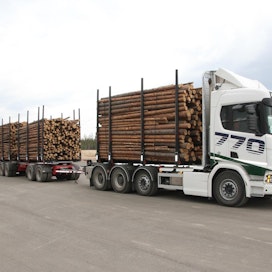 Raakapuun varmistamisesta annetun määräyksen siirtymäaikaa on jatkettu vuodenvaihteesta 1.7.2022 saakka, koska uusia kiristimiä ei ole ollut saatavilla merkittävään osaan puutavara-autoista vielä joulukuun 2021 aikana.
