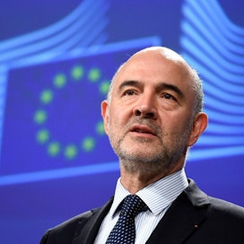 EU:n talouskomissaarin Pierre Moscovicin odotetaan esittävän Italialle uusia vaatimuksia vielä tänään. LEHTIKUVA/AFP