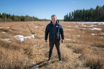 "Yksi kokoomuksen kädenjäljistä näkyy maaseutuelinkeinojen puolustamisessa", Janne Sankelo sanoo.