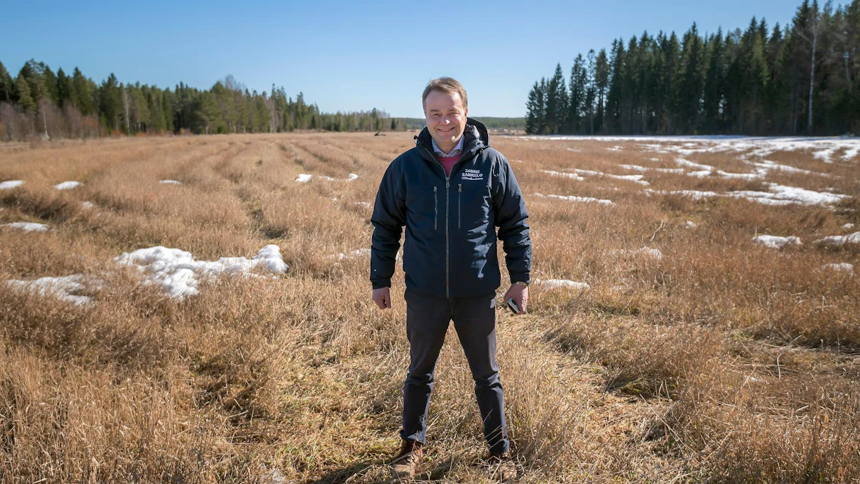 "Yksi kokoomuksen kädenjäljistä näkyy maaseutuelinkeinojen puolustamisessa", Janne Sankelo sanoo.