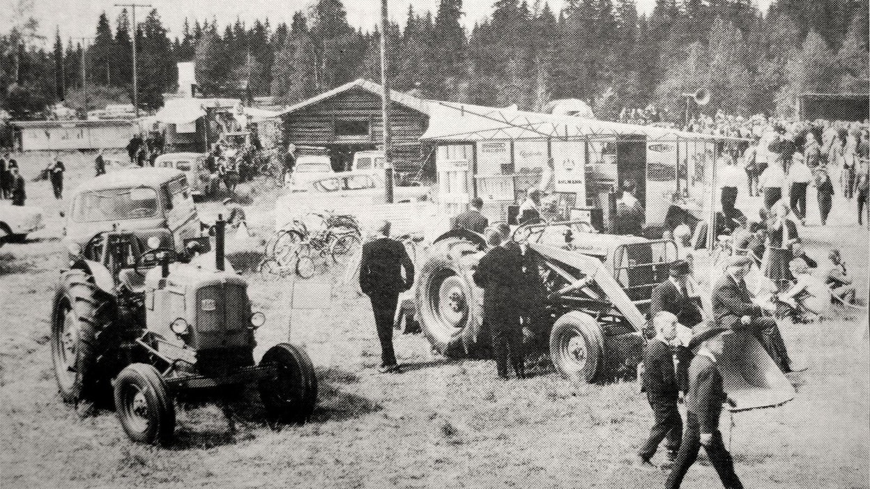 Vaatimattomista ulkoisista oloista huolimatta maatalousnäyttelyt olivat tärkeä koneneuvonnan osa. Tapana oli 50-luvulla, että traktoreita lainattiin näyttelyyn omistajilta.