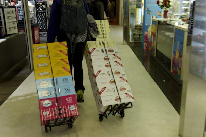 Oluita tuotiin Suomeen vuoden mittaisella jaksolla lähes 36 miljoonaa litraa. LEHTIKUVA / HEIKKI SAUKKOMAA