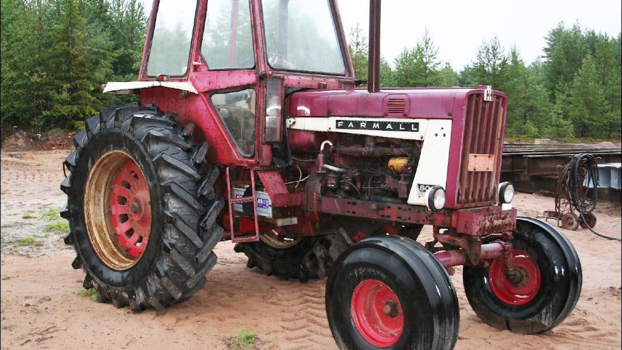 Internatinal Farmall 806 1963–1967 Chicago, Illinois, USA International Harvester Co. Valmistettu yhteensä 51 009 kpl