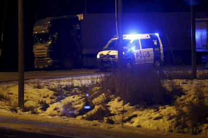 Poliisi sulki valtatie 12:n Sastamalan ja Nokian rajalla 18. helmikuuta mopoauton ja pakettiauton nokkakolarin vuoksi.