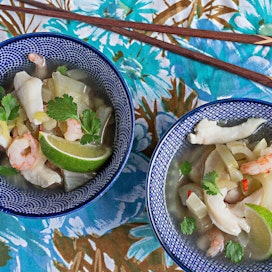 Aasialaisessa kalakeitossa maistuvat chili, kookos, inkivääri ja sitruunaruoho.