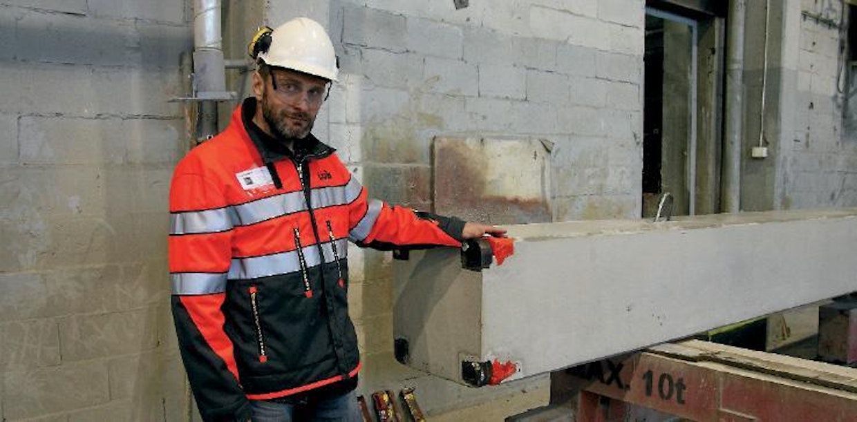 Kantavat palkit ja pilarit ovat betoniteollisuuden huipputuotteita, esittelee Lujabetonin myyntipäällikkö Pekka Mönkkönen. Maatalouden tuotantorakennusten koon kasvun myötä myös navetoissa käytetään yhä enemmän järeää betonirunkoa.