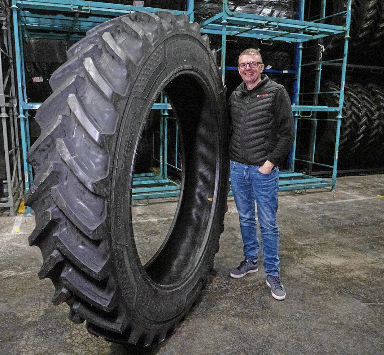 Agri Star II 450 Row Crop on uuden sukupolven rengas. NDI A/S:n maatalousmyyntipäällikkö Uffe Hansen pitää uutta rengasta hyvänä ratkaisuna keskikokoisiin traktoreihin, jotka eivät käytä alhaisinta rengaspainetta.