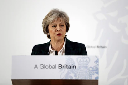 Theresa May korostaa, että Britannia jättää EU:n mutta ei Eurooppaa.
