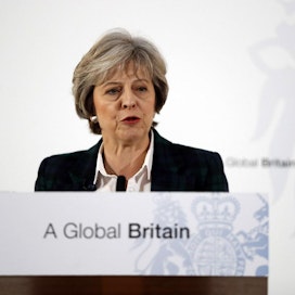 Theresa May korostaa, että Britannia jättää EU:n mutta ei Eurooppaa.