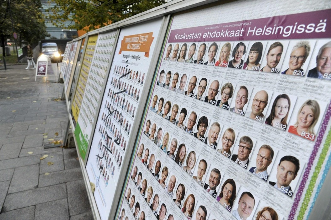 Kuntavaalimainoksia Helsingissä lokakuussa 2012.