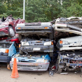 Virheellisen tiedottamisen seurauksena ihmiset ovat romuttaneet autoja usean romutuspalkkion toivossa.