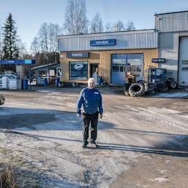 Aaro Mäkynen oli itse 12-vuotiaana tekemässä tiiliä, kun hänen isänsä rakensi huoltoaseman vuonna 1961.