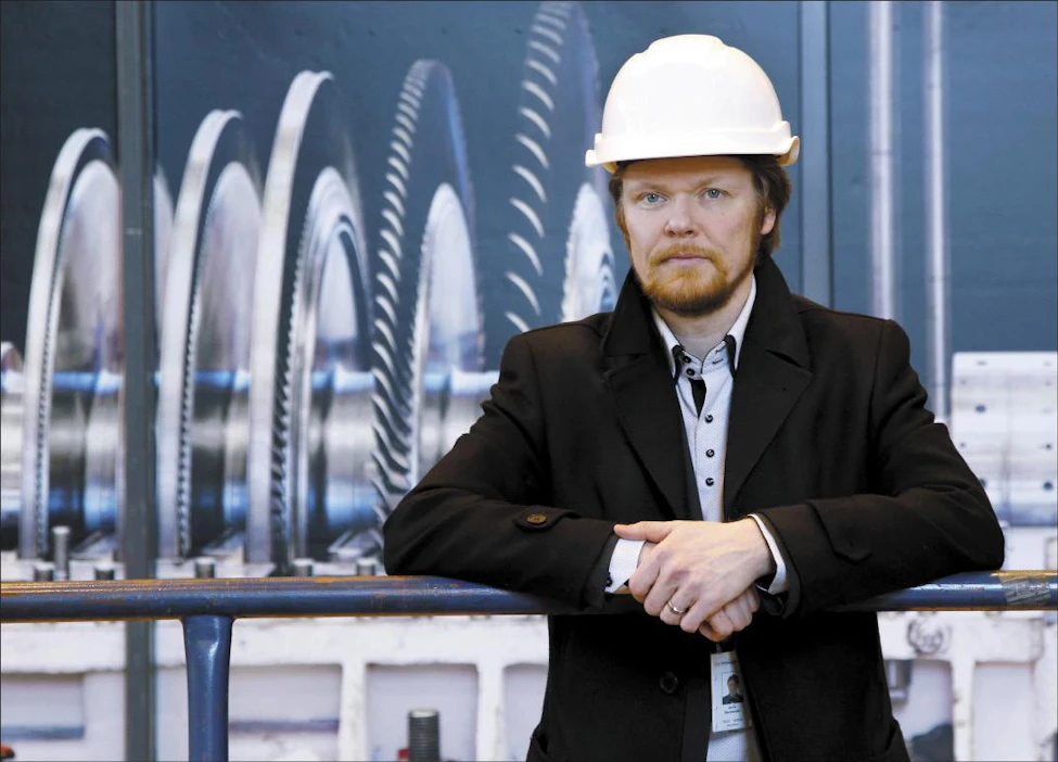”Kotimaisen puun käyttö on yksi tavoite, kun lisäämme uusiutuvan energian osuutta. Tuontiakaan ei silti pidä sulkea vaihtoehtojen joukosta, puun saatavuus ja hinta ratkaisevat”, Janne Rauhamäki sanoo. Jaana Kankaanpää