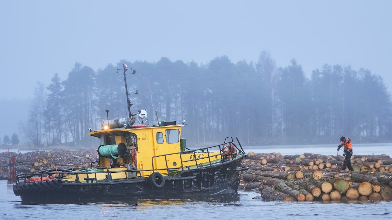 Stora Enso aloittaa jälleen uitot. Puuta ryhdytään kuljettamaan nippulautoissa Iisalmen ja Nurmeksen suunnilta Imatran tehtaille.