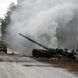 Venäjä on menettänyt Ukrainan sodassa jo suuren määrän tankkeja. Lehtikuva/AFP