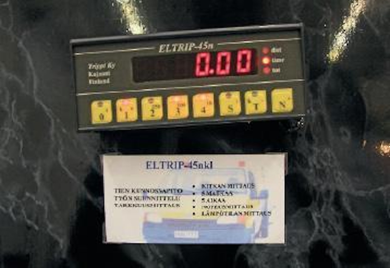 Kajaanilainen Trippi Oy valmistaa lumiurakoitsijoille sopivia matkanmittauslaitteita. Perusmalli mittaa matkan lisäksi aikaa ja tallentaa tiedot muistiin. Hinta on 485 euroa. Trippi Oy:n valikoimaan kuuluu myös kitkanmittauksella varustettu laite. Kitkan mittaus tapahtuu lyhyen mittausjarrutuksen avulla.