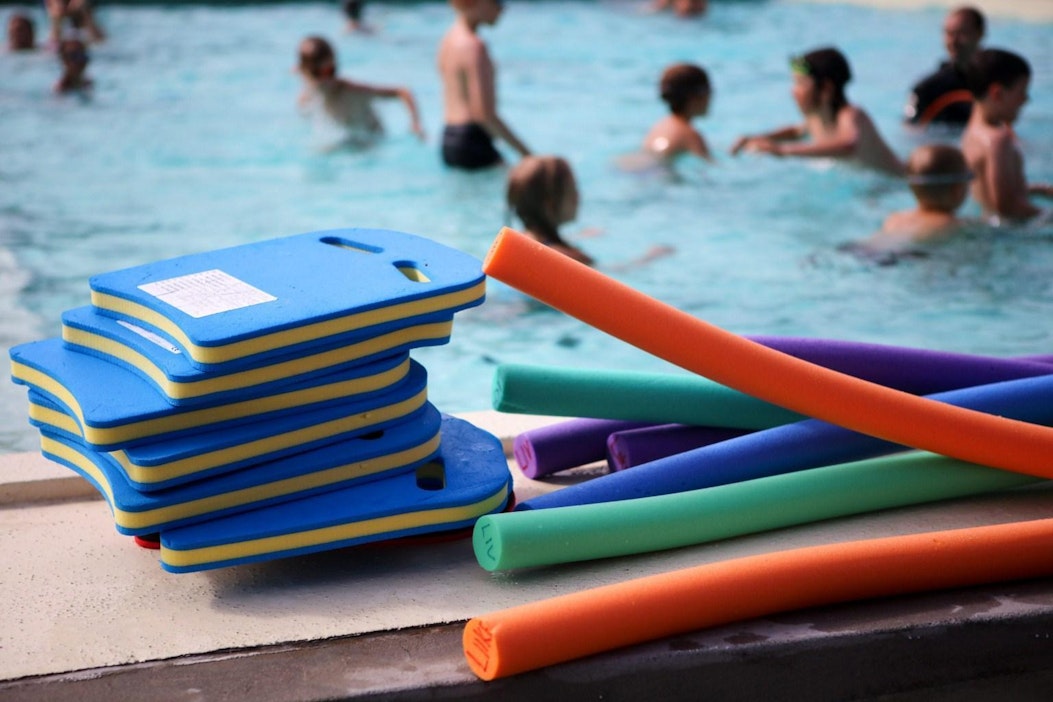 Tutkimuksen mukaan tyttöjen ja poikien uimataidossa ei ole eroa. LEHTIKUVA / Anni Reenpää