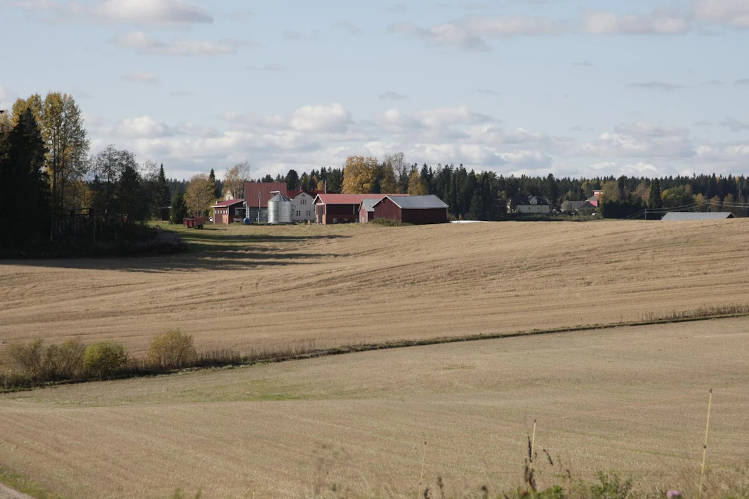 Keskustan kansanedustaja Mikko Kärnä esittää parlamentaarisen työryhmää pohtimaan maaseudun elinvoiman edistämistä.