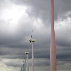 Tuulivoimaa on tuettu Keski-Euroopassa niin paljon, etteivät verkot pysty siirtämään kaikkea sähköä.