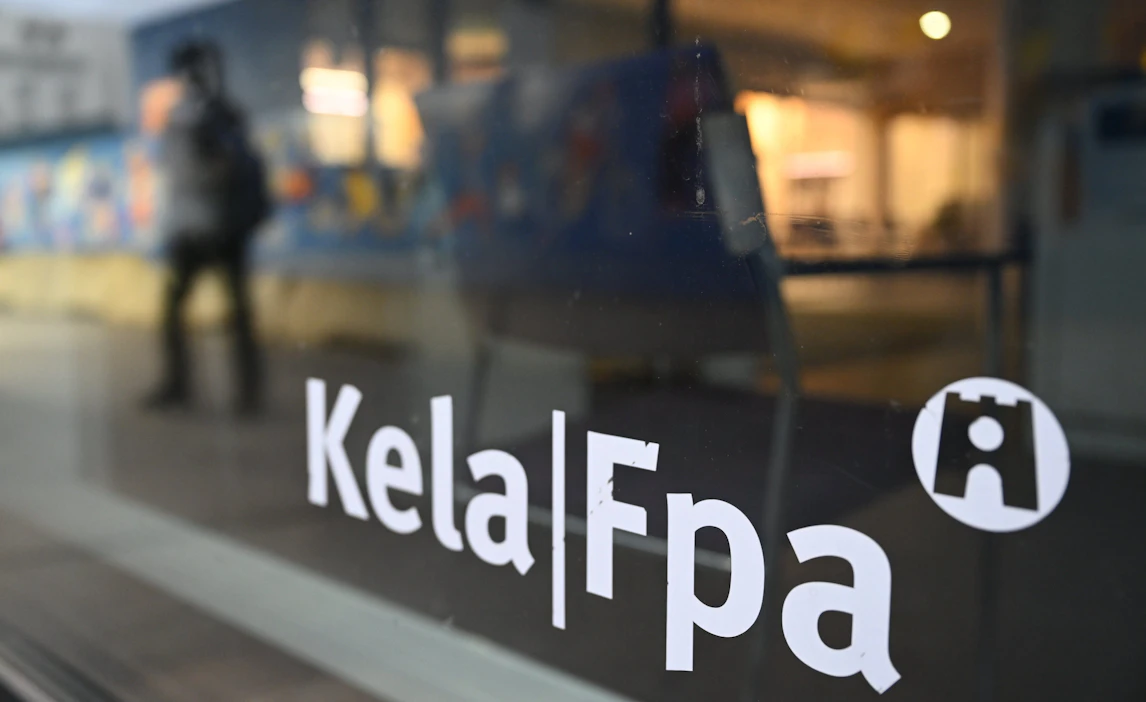 Kelan tutkijan mukaan tuen tarpeen kasvu näyttää koskevan kaikenlaisia kotitalouksia yksin asuvista lapsiperheisiin. LEHTIKUVA / Heikki Saukkomaa.