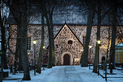 Apulaisoikeusasiamies Pasi Pölösen ratkaisu on johtanut kirkossa pidettävien joulujuhlien perumiseen joillain paikkakunnilla.