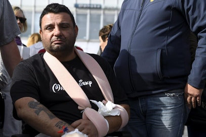 Puukotuksessa haavoittunutta Hassan Zubieria syytetään törkeästä petoksesta ja törkeästä väärennyksestä. LEHTIKUVA / VESA MOILANEN