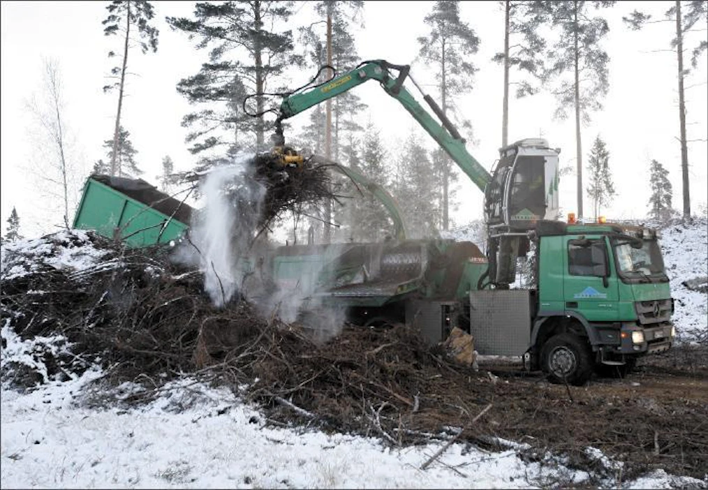 ”Raaka-ainepohja metsähakkeen uusiutuvan energian tavoitteiden saavuttamiselle on olemassa. Se pitäisi vain saada liikkeelle”, Energiateollisuuden sähköntuotannon johtaja Jukka Leskelä sanoo. Markku Vuorikari