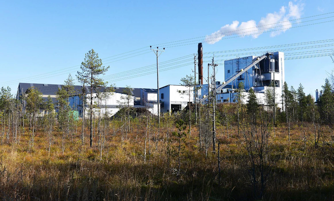 Vapon Haapaveden voimala tuotti tiistaina lämpöä ja säähköä. Haapavesi on ehdolla aktiivihiililaitoksen sijoituspaikaksi.