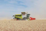Lexion 7700 on 7000-sarjan suurin puimuri. 7000-sarjan puimurit on varustettu aina hybridikoneistolla – moottoritehoa tässä mallissa on 549 hevosvoimaa ja myös telaversio on saatavilla.