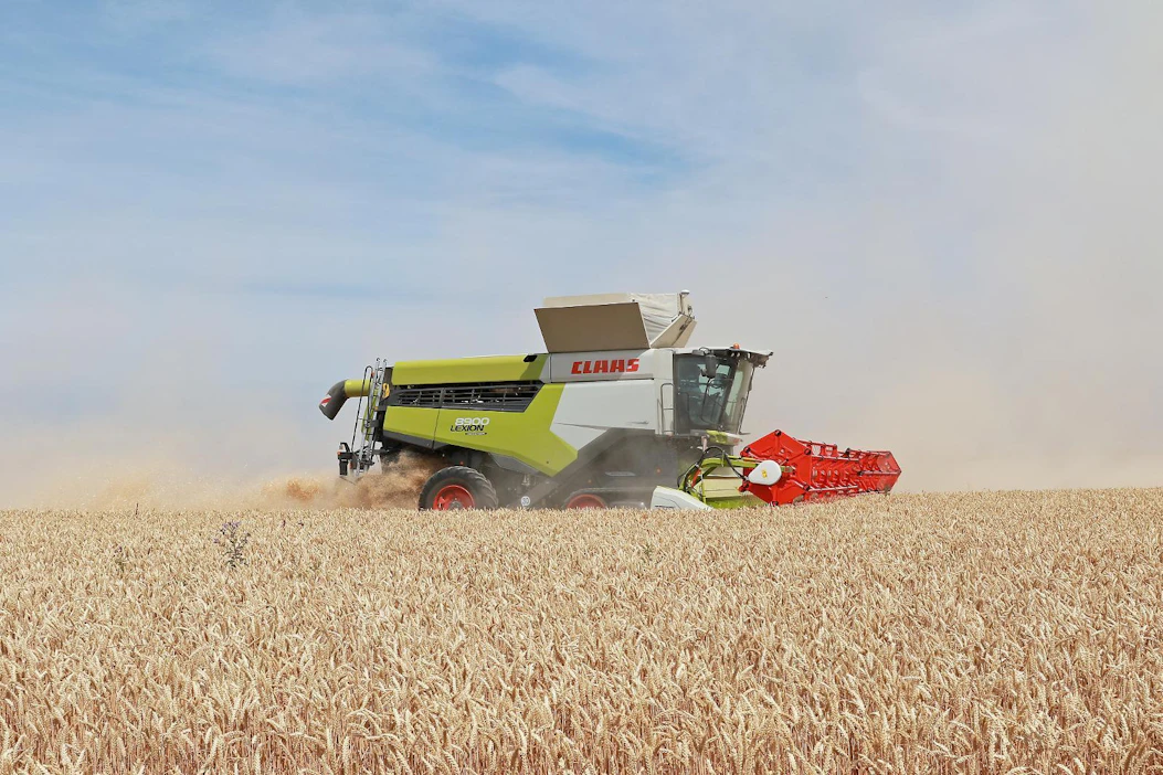 Lexion 7700 on 7000-sarjan suurin puimuri. 7000-sarjan puimurit on varustettu aina hybridikoneistolla – moottoritehoa tässä mallissa on 549 hevosvoimaa ja myös telaversio on saatavilla.