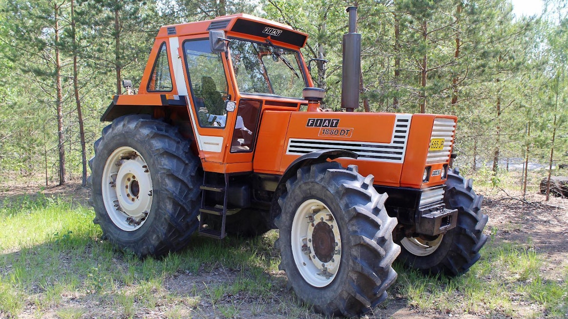 Fiat 1880 DT -traktoria valmistettiin vuosina 1980–84. Modenassa, Emilia-Romagnassa, Italiassa.
