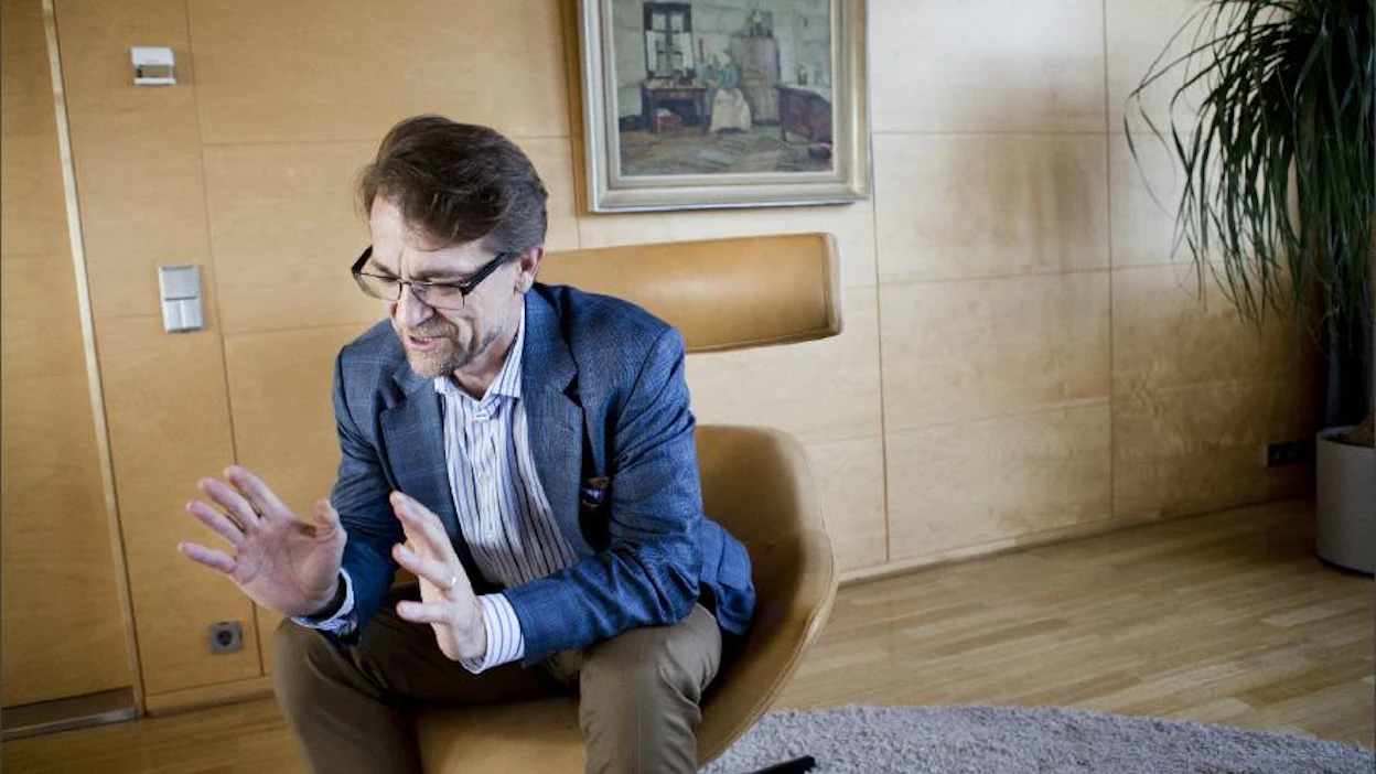Meillä mennään Säätytalolle, neuvotellaan suljettujen ovien takana ja tullaan ulos sellaisen hallitusohjelman kanssa, jota kukaan ei tilannut, Mikko Kosonen lataa. Ville-Petteri Määttä