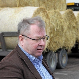 Suomen Bioetanoli Oy:n toimitusjohtaja Aate Laukkanen toivoo suomalaisten viljelijöiden myyvän olkea biojalostamon tarpeisiin.