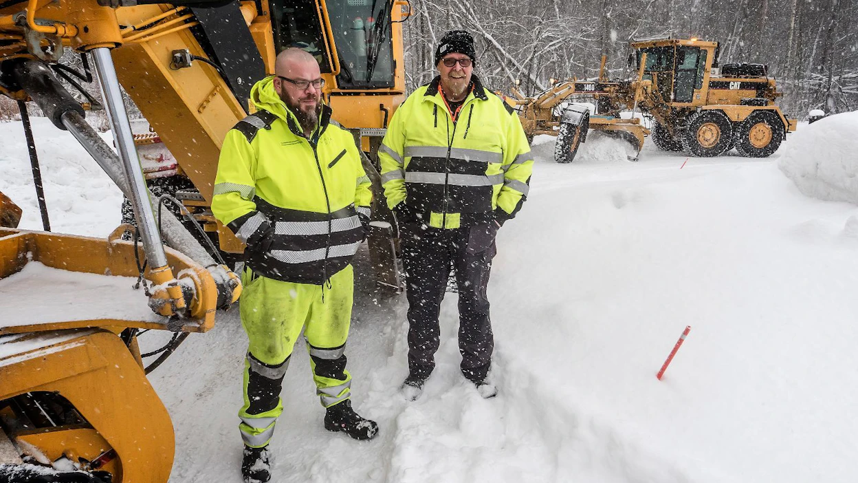 Lunta satoi Vaasaan myös viime tiistaina, jolloin Ari Rantaniemi ja Matti Nyrhinen aurasivat tiehöylillään Kotirannan, Kustaalan, Pukinkulman ja Vetokannaksen suunnalla.