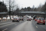Ajokelivaroitus on voimassa laajalti maan etelä- ja keskiosassa torstaina ja perjantaina lumisateen vuoksi.