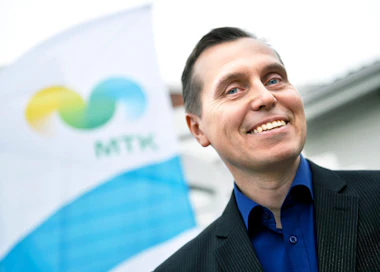 "Toivon, että jäsenistö ottaa yhteyttä varsinkin silloin, jos törmää ongelmiin. Minä muutan ongelmat haasteiksi. Asenteeni on, että en epäonnistu. Joko onnistun tai opin", MTK-Keski-Pohjanmaan uusi toiminnanjohtaja Jan-Ove Nyman kertoo elämänasenteestaan.