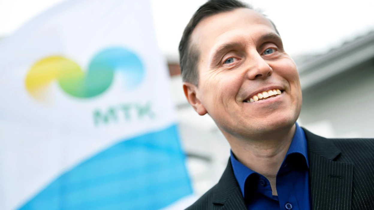 "Toivon, että jäsenistö ottaa yhteyttä varsinkin silloin, jos törmää ongelmiin. Minä muutan ongelmat haasteiksi. Asenteeni on, että en epäonnistu. Joko onnistun tai opin", MTK-Keski-Pohjanmaan uusi toiminnanjohtaja Jan-Ove Nyman kertoo elämänasenteestaan.