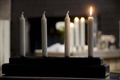 Tänään sytytetään adventtikynttilä ensimmäisen adventtisunnuntain messuissa.