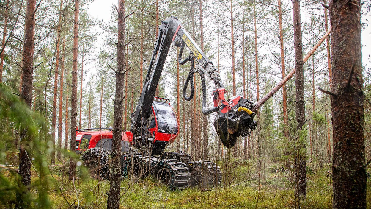 "Metsäkoneyritysten jääminen tuen ulkopuolelle ei voi vastata lainsäätäjän tahtoa, mikä tulisi korjata pikaisesti", Koneyrittäjät ry:n toimitusjohtaja Matti Peltola vaatii.