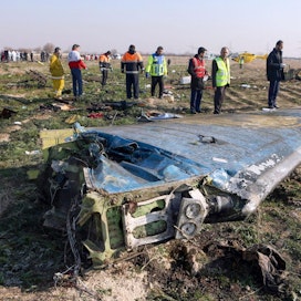 Keskiviikkona tapahtunut Ukraine International Airlinesin matkustajakoneen maahansyöksy tappoi kaikki koneessa olleet 176 ihmistä. LEHTIKUVA/AFP